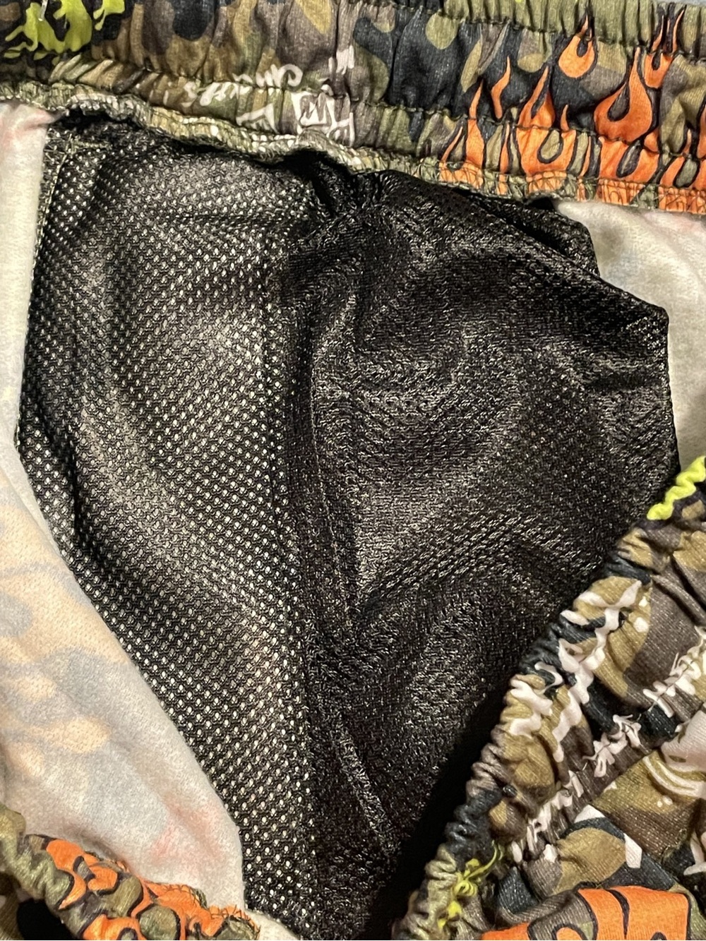 FRESH PRINTS OF BEL-AIR Men’s Camo Graffiti Joggers XL NWT Streetwear Flames - Picture 10 of 13